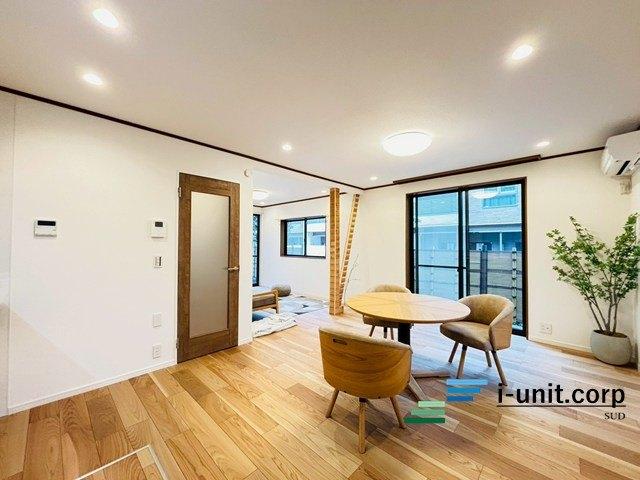 市川市欠真間２丁目　中古戸建 リビング