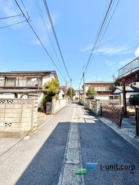 松戸市八ケ崎3丁目 中古戸建 前面道路含む現地写真