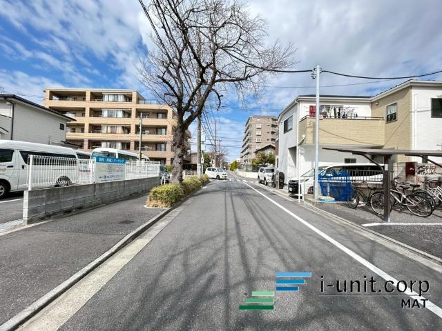 江戸川区南篠崎町１丁目　新築戸建 前面道路含む現地写真