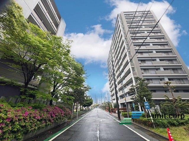 レクセルマンション幕張ブリーズ 前面道路含む現地写真