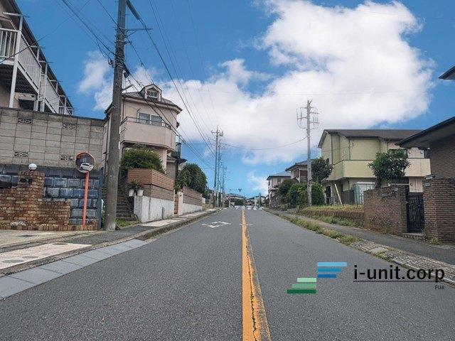 松戸市二十世紀が丘柿の木町　新築戸建 前面道路含む現地写真