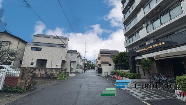 クリオ南行徳弐番館 前面道路含む現地写真