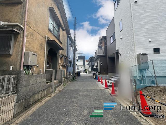 市川市広尾1丁目　新築戸建 前面道路含む現地写真