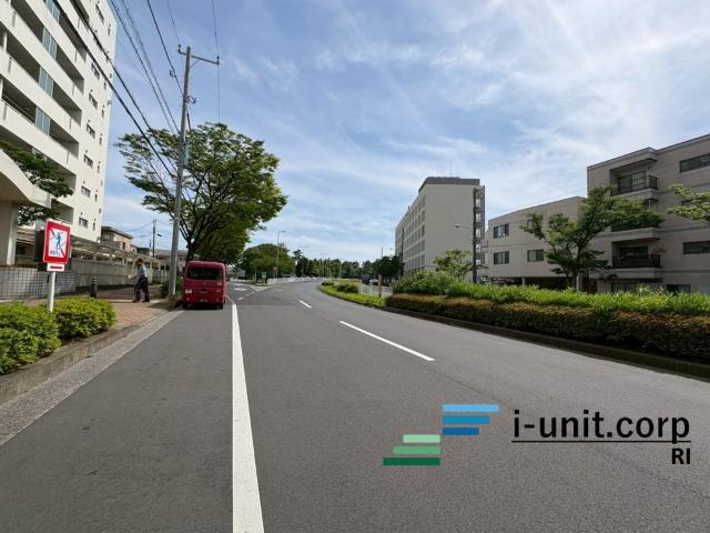 なぎさニュータウン　７号棟 前面道路含む現地写真