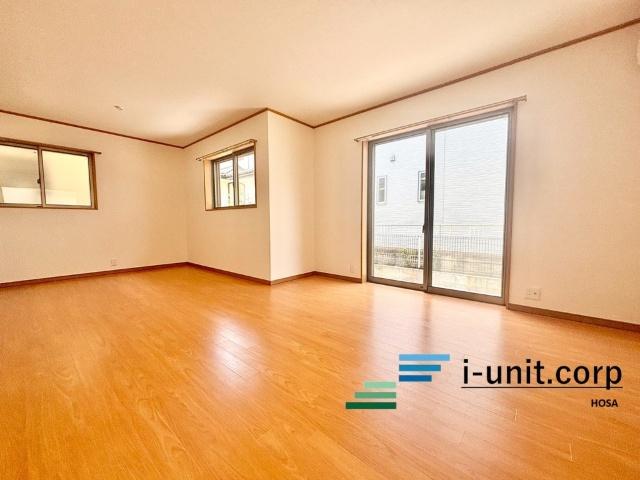 市川市大和田5丁目　中古戸建 リビング