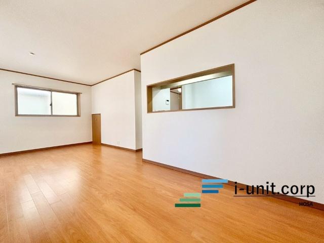 市川市大和田5丁目　中古戸建 リビング