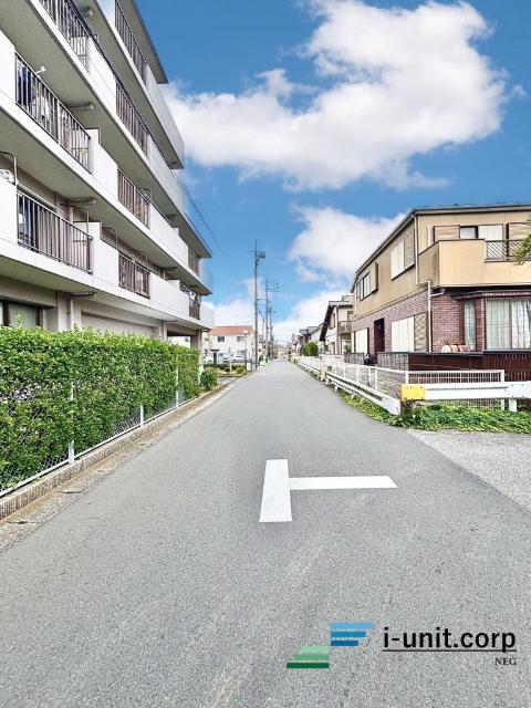 ファミール松戸グランデージⅡ 前面道路含む現地写真