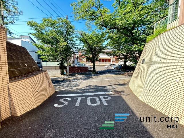 ハイシティ馬橋 前面道路含む現地写真