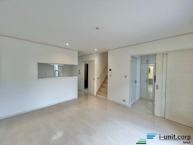 市川市宮久保６丁目　中古戸建 リビング