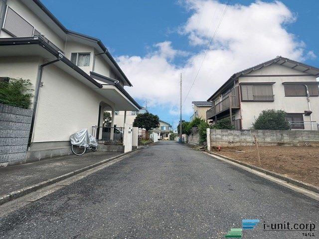 市川市中国分5丁目　新築戸建 前面道路含む現地写真