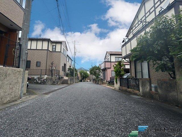 松戸市秋山　中古戸建 前面道路含む現地写真
