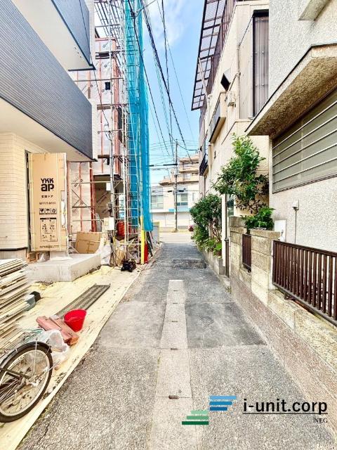 市川市鬼高3丁目 新築戸建 前面道路含む現地写真
