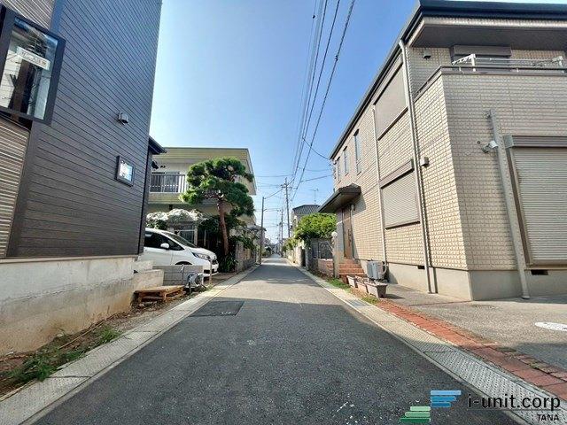 市川市若宮3丁目　新築戸建 前面道路含む現地写真