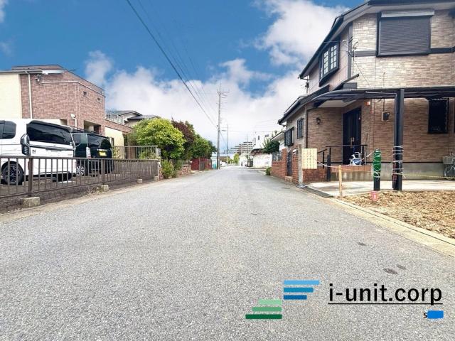 市川市南大野1丁目　新築戸建 前面道路含む現地写真
