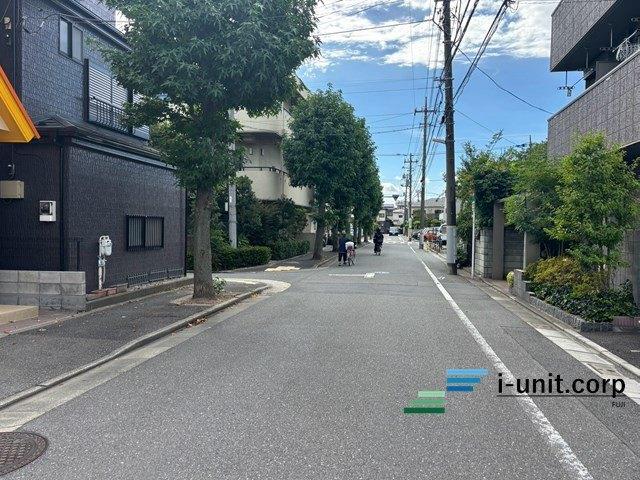 江戸川区篠崎町4丁目　中古戸建 前面道路含む現地写真