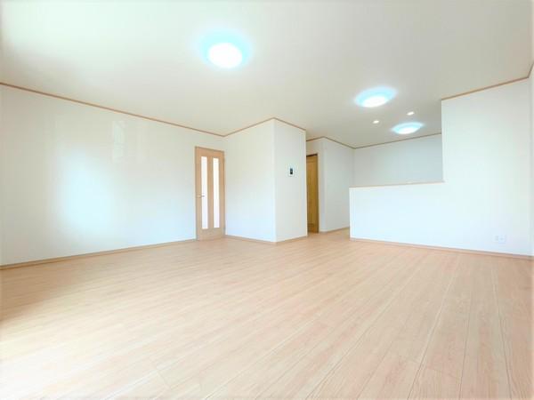 船橋市芝山7丁目 新築戸建 リビング