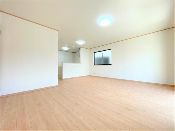 船橋市芝山7丁目 新築戸建 リビング