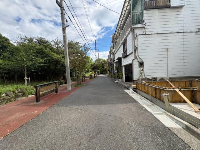 江戸川区南篠崎町5丁目　新築戸建 前面道路含む現地写真