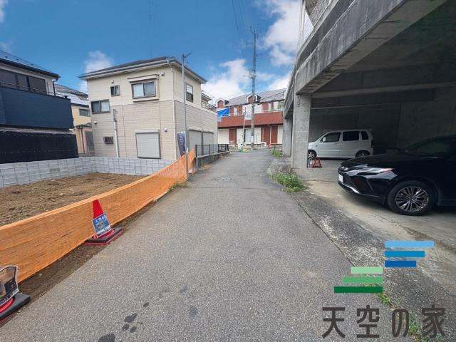 天空の家　船橋市前原西8丁目　建築条件付き売地 前面道路含む現地写真