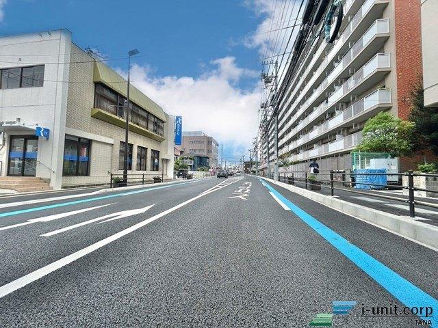 コープ野村本八幡 前面道路含む現地写真