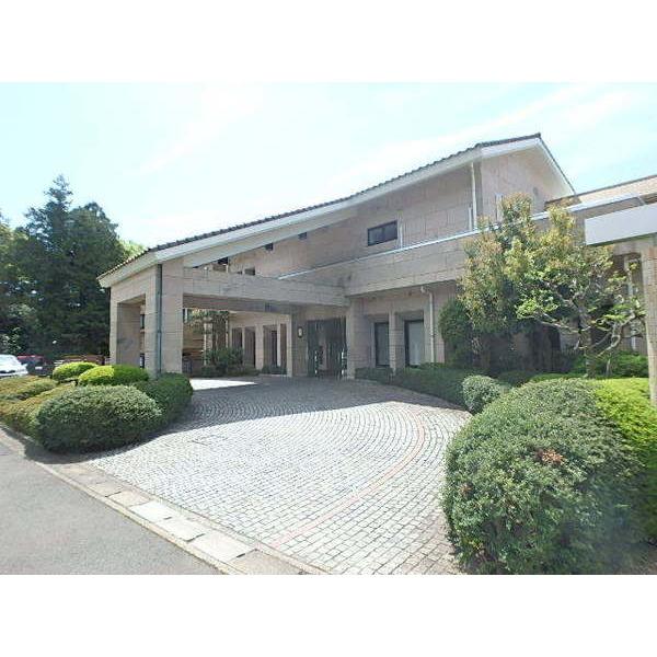 緑の多い周辺環境です