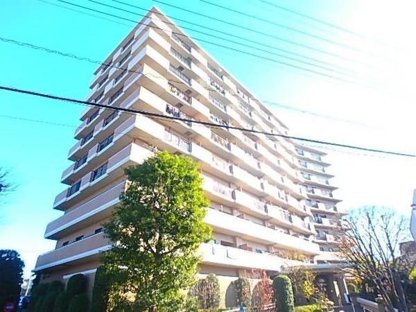 小学校近くの大規模マンションです。