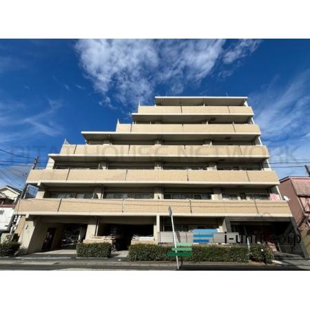 総武線「下総中山」駅より徒歩8分です。