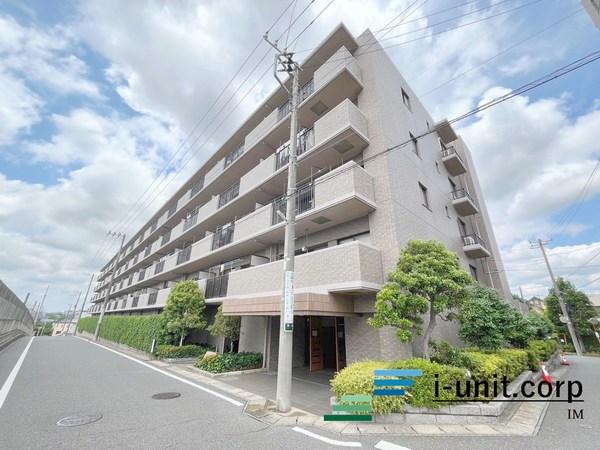 秋山駅徒歩3分です。