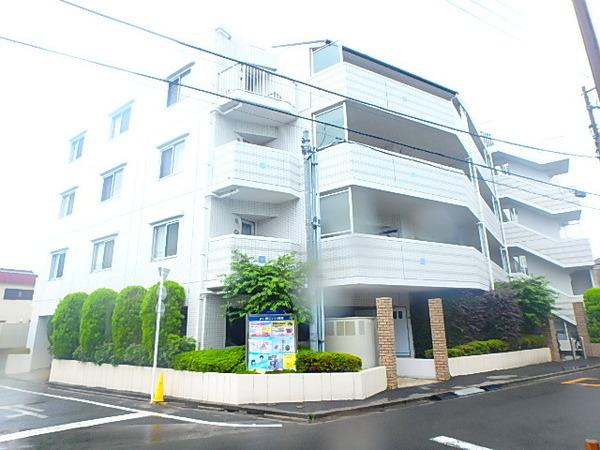 京成線「京成小岩」駅、徒歩１０分です。