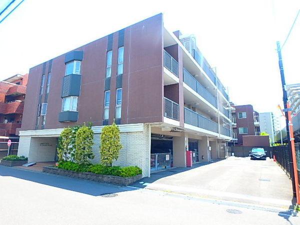 専用庭、テラス付きで採光良好です。