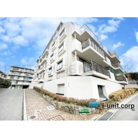 本物件は閑静な住宅街に位置しています。落