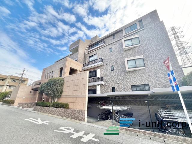 JR総武線『幕張本郷』駅徒歩5分です。