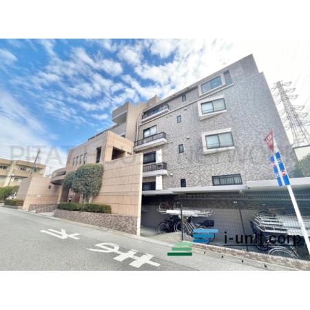 JR総武線『幕張本郷』駅徒歩5分です。