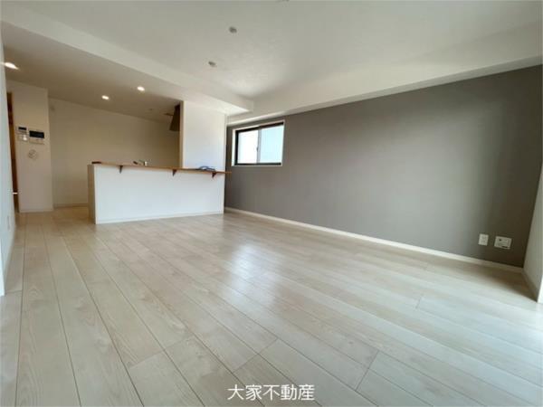 GLANZ小川町（604） リビング