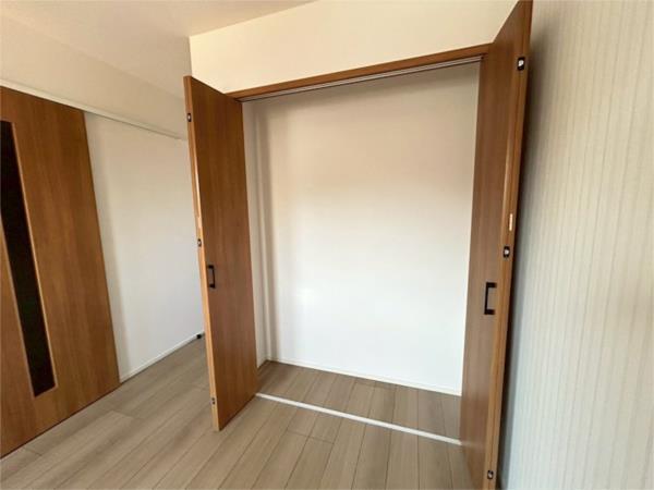 グローリー鷲崎　C棟（204） 収納