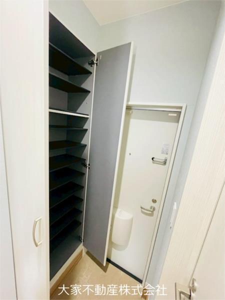 Prezia栄田（102） 玄関
