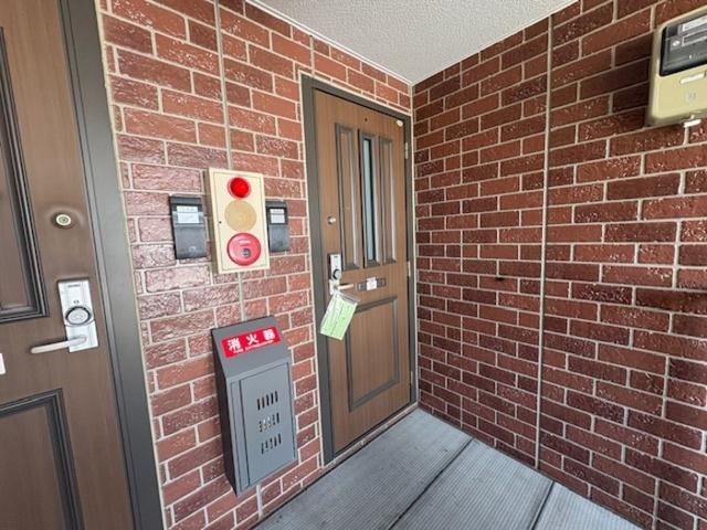 ウィルモア宮小路　C棟（205） 玄関