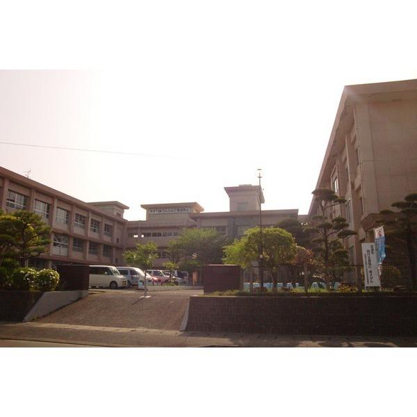諫早市立西諫早中学校：848m