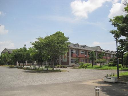 諫早市立諫早小学校：561m