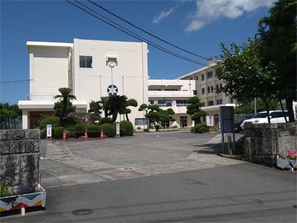諫早市立諫早中学校：1122m