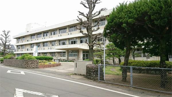 島原市立大三東小学校：86m