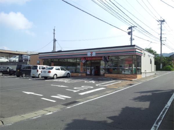 ｾﾌﾞﾝｲﾚﾌﾞﾝ 諫早平山町店：201m