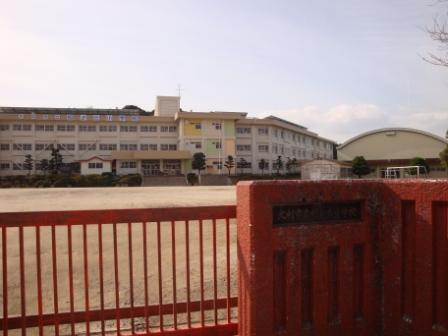 大村市立旭が丘小学校：557m