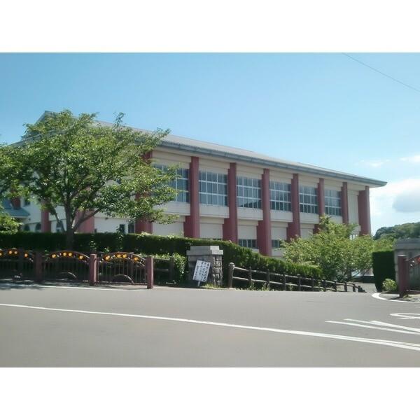諫早市立御館山小学校：866m