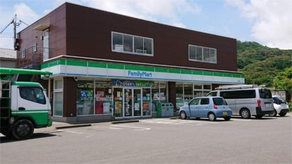 ﾌｧﾐﾘｰﾏｰﾄ 飯盛店：1236m