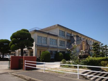 諫早市立みはる台小学校：838m