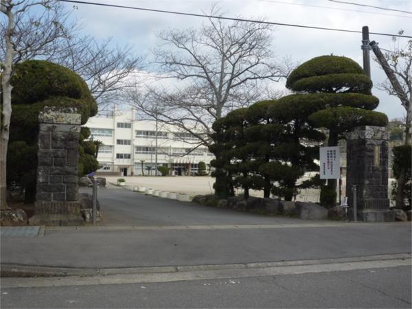 諫早市立長田中学校：817m