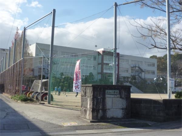 諫早市立 上山小学校：383m