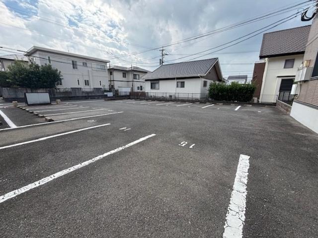 ロイヤルシティ富の原（207） 駐車場
