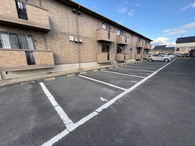 メルベーユ富の原　A棟（105） 駐車場